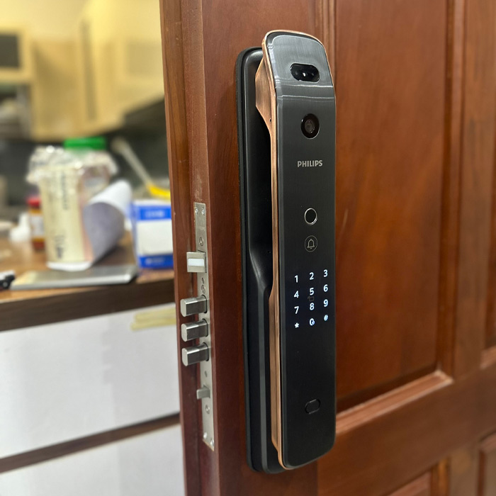 Khóa vân tay cửa gỗ Philips DDL709