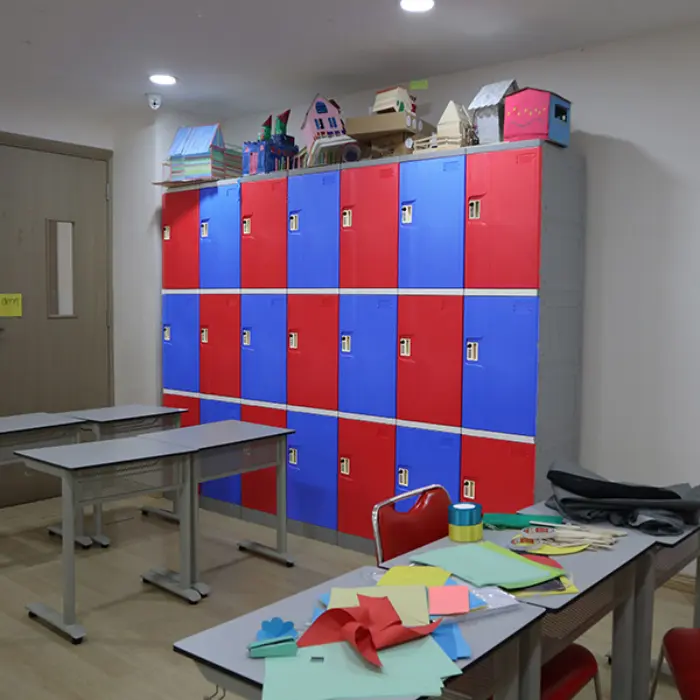 Tủ locker nhựa nhẹ, chống ẩm mốc, thích hợp cho môi trường ẩm ướt