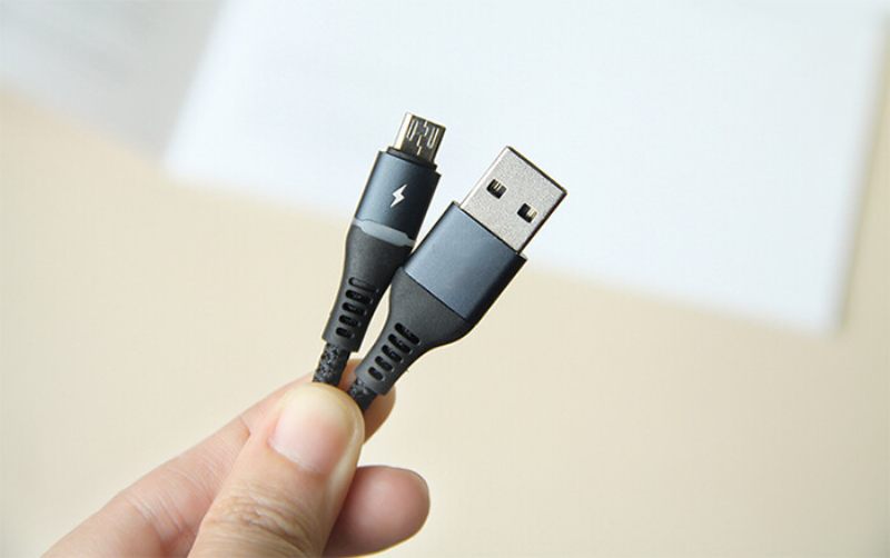 Cách mở két sắt điện tử khi hết pin