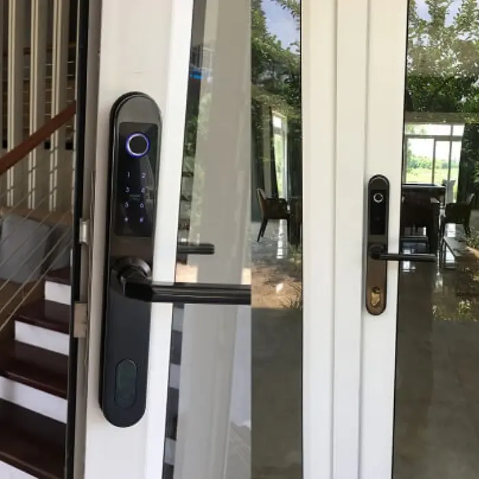 Cửa nhôm nên lắp khóa từ mini nhẹ và thiết kế mỏng gọn