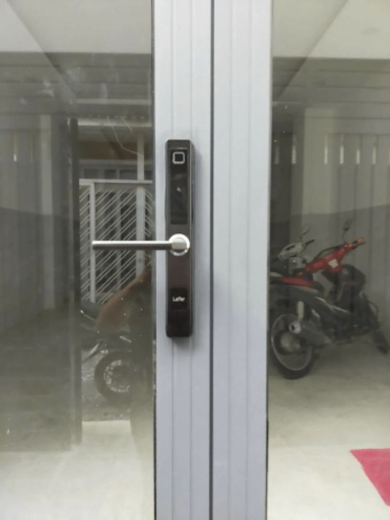 Khóa từ cửa kính