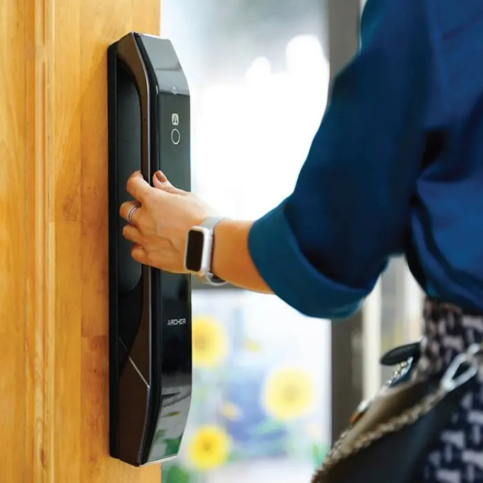 Tự cài đặt khóa vân tay giúp kiểm soát an ninh và tiết kiệm chi phí lắp đặt