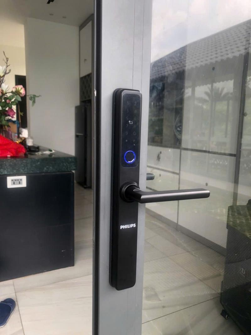 Khóa vân tay cửa nhôm Philips
