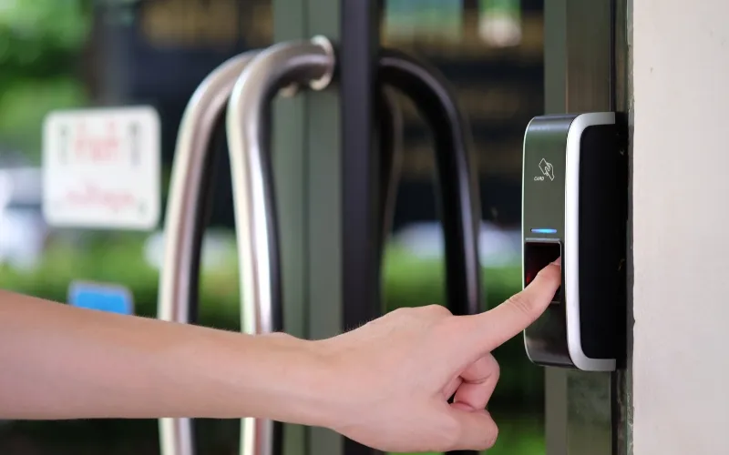 Xóa vân tay trên khóa thông minh bằng bốn bước đơn giản
