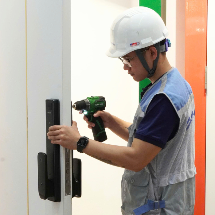 Cách thay khóa cửa cũ hỏng 5