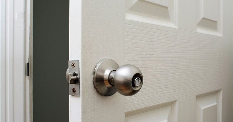 khoa-tay-nam-tron-cua-go