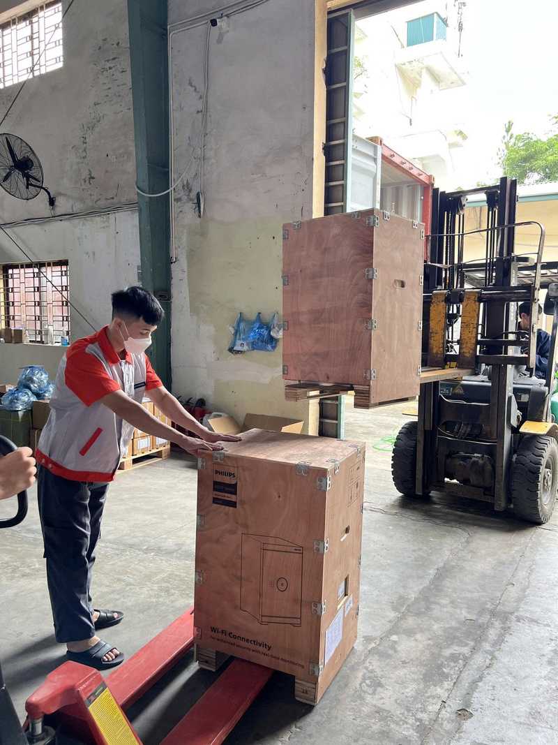 Vận chuyển két sắt tới khách hàng từ kho két sắt Quảng Trị của SSEHOME