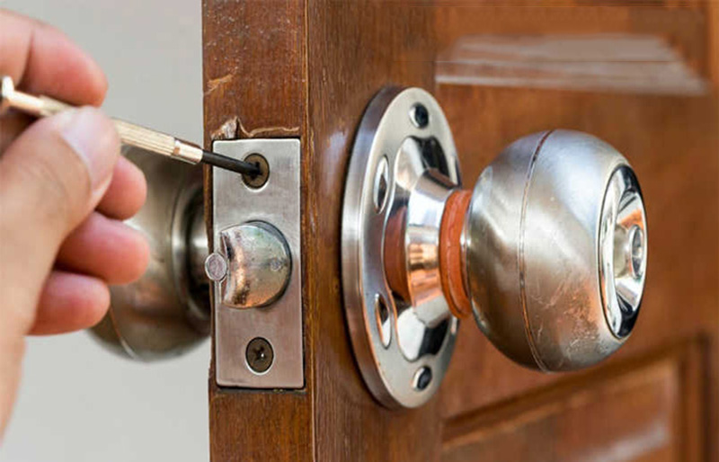 Cach-thay-khoa-tay-nam-tron