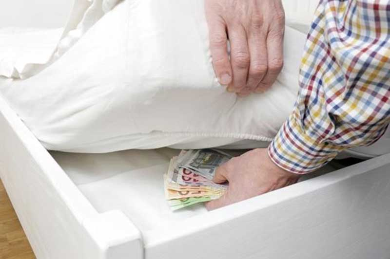 Giấu tiền kín đáo trong phòng riêng của bạn