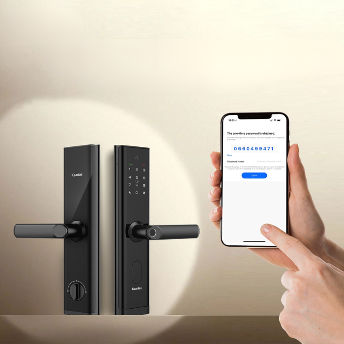Lắp đặt khóa cửa vân tay tại quận Hoàng Mai 8