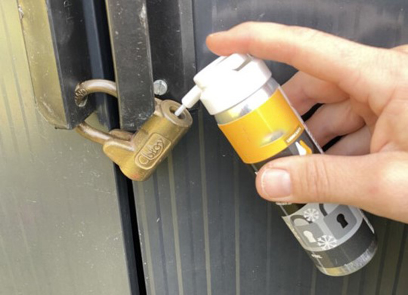 Dung-chat-boi-tron-chuyen-dung