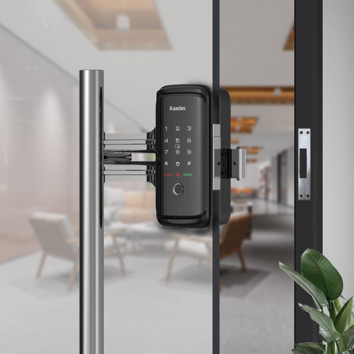 cách lắp khoá vân tay cửa kính 2