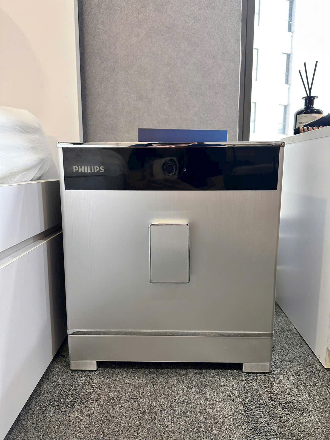 Có nên mua két sắt mini không - Philips SBX701