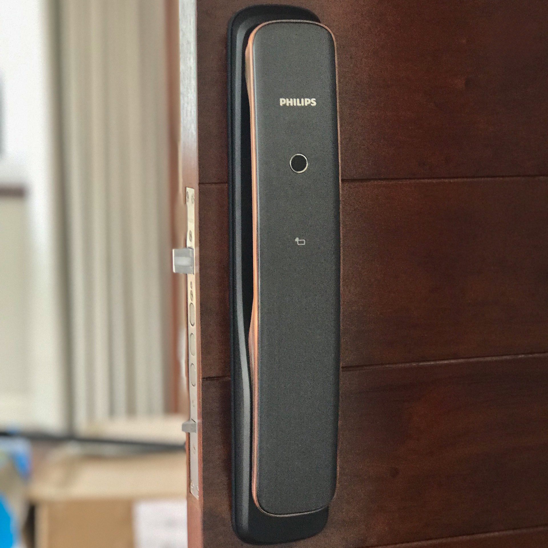 Khóa cửa bluetooth và wifi Philips DDL702E