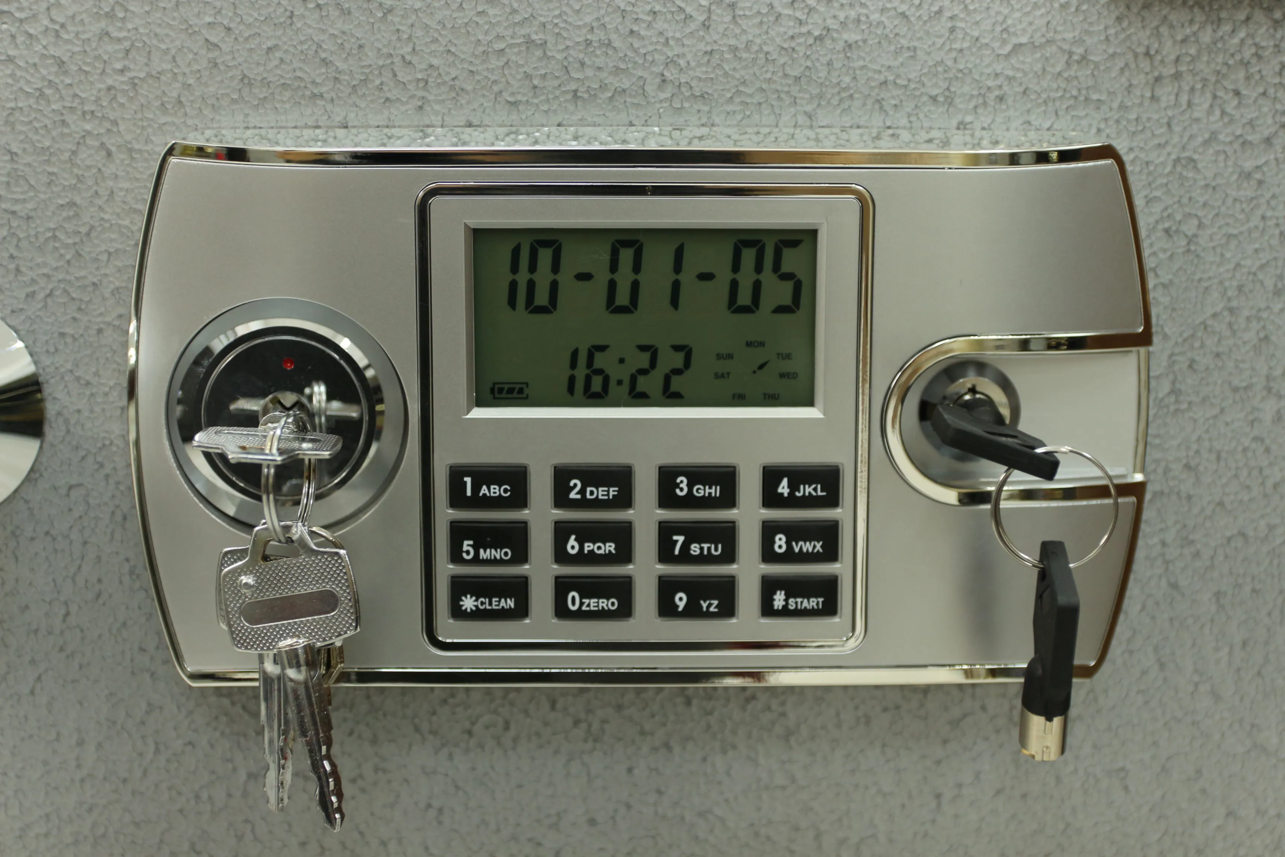 Cách mở két sắt 6 số 3