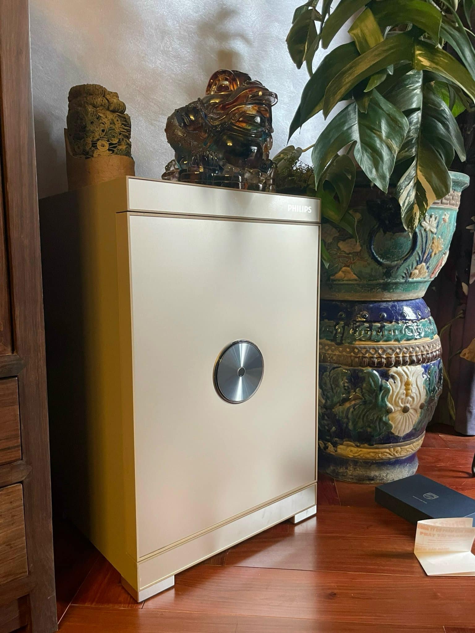 trên két sắt nên đặt gì 3