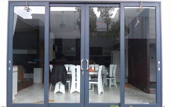 Cửa chính mở lùa Xingfa hệ 93 màu ghi xám