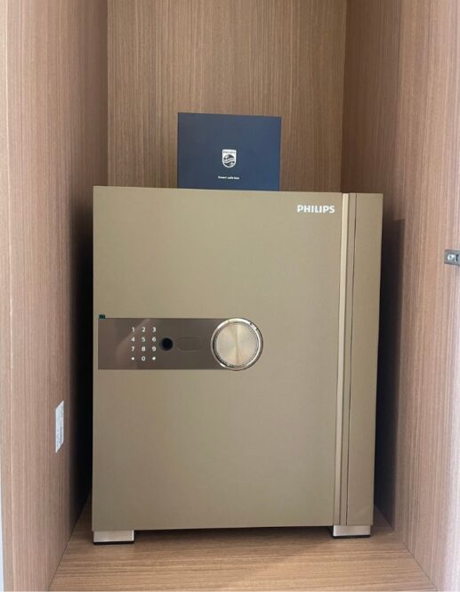 Két sắt điện tử Philips SBX202