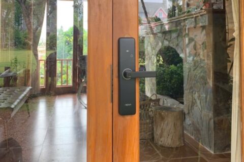 Lắp đặt khóa cửa vân tay tại quận Hoàng Mai 2
